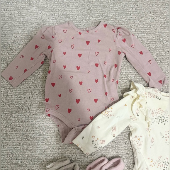 Pehr baby items! Shirts & socks 3-6 months - Picture 3 of 9